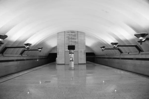 Der Bahnsteig der Metrostation sportivnaya — Stockfoto