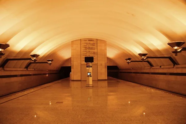 La plataforma de la estación de metro Sportivnaya — Foto de Stock