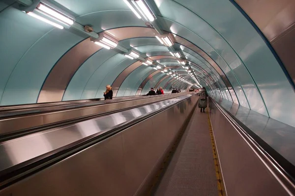 U-Bahnübergang an der Metrostation sportivnaya — Stockfoto