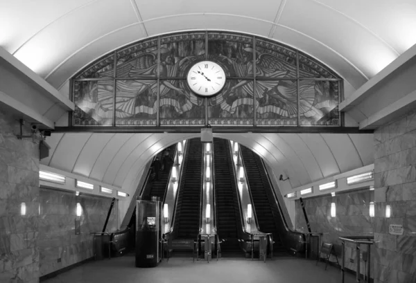 Fragment des Innenraums der U-Bahn-Station Admiralteiskaja — Stockfoto