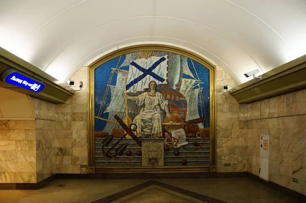 Fragment de l'intérieur de la station de métro Admiralteiskaya — Photo