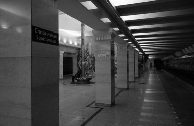 İç ücretsizdir metro istasyonu'na parçası