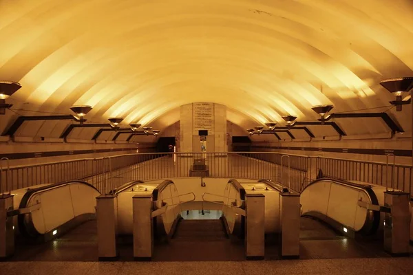 Fragment de l'intérieur de la station de métro Sportivnaya — Photo