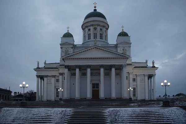 Mañana fría en la Plaza del Senado en Helsinki —  Fotos de Stock