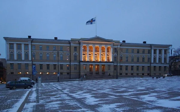 Hideg reggelen, a szenátus tér — Stock Fotó