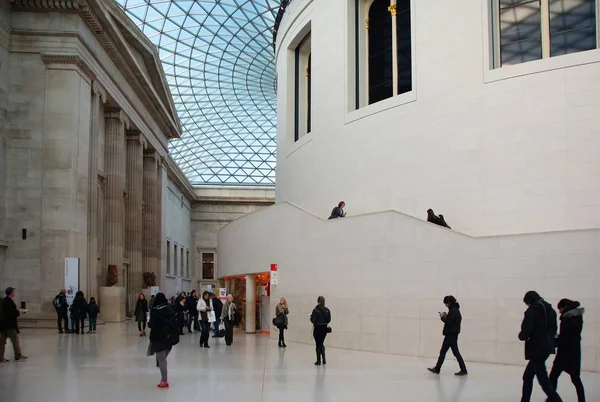 Londra 'daki British Museum' a kültür gezisi