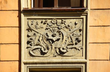 St. Petersburg 'daki 7. Krasnoarmeyskaya Caddesi' ndeki Art Nouveau binasının ön cephesinin bir parçası.