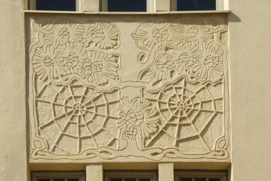 Kuzey Sanat Nouveau stilinde bir konut binasının ön cephesi.