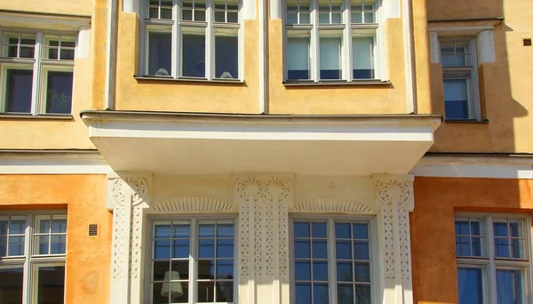 Fragment of the facade of a residential building in the Northern Art Nouveau style — Stock Photo, Image