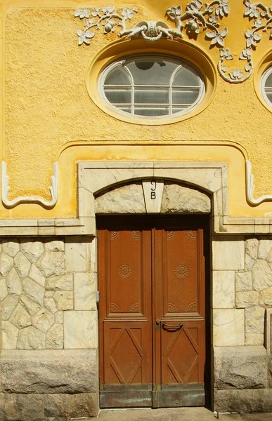 Fragmento de la fachada de un edificio residencial de estilo Art Nouveau del Norte — Foto de Stock