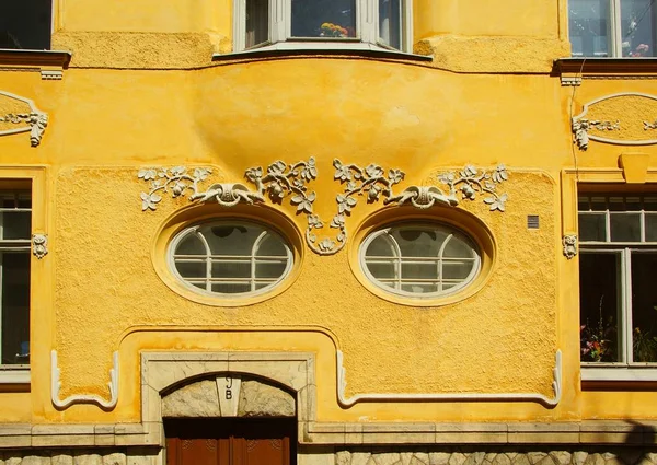 Fragmento de la fachada de un edificio residencial de estilo Art Nouveau del Norte —  Fotos de Stock
