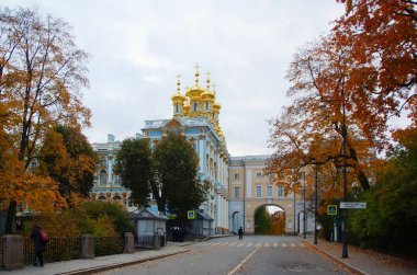 Sonbahar yürüyüşü, Catherine Sarayı Kilisesi ve Lyceum İmparatorluğu.