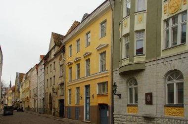 Tallinn 'in tarihi bölümünde ilginç bir yürüyüş.