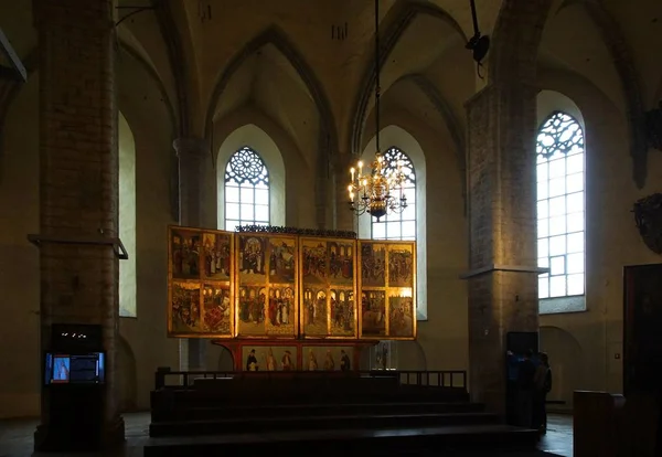 Interessante escursione al museo della Chiesa Niguliste — Foto Stock