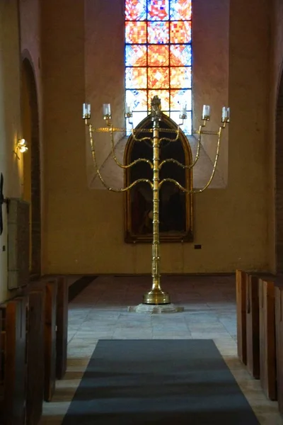 Een interessante excursie naar het museum van de Niguliste Kerk — Stockfoto