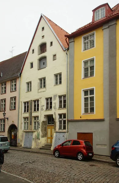 Caminhada interessante na parte histórica de Tallinn — Fotografia de Stock