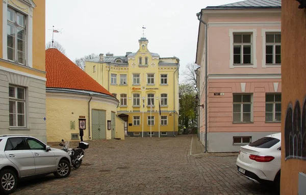 Caminhada interessante na parte histórica de Tallinn — Fotografia de Stock