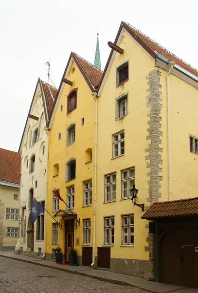 Promenade intéressante dans la partie historique de Tallinn — Photo