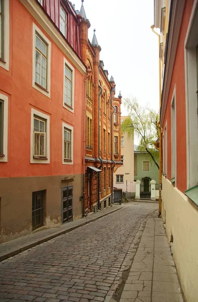 Interessante passeggiata nella parte storica di Tallinn — Foto Stock