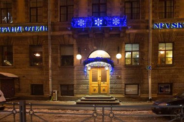 Yeni yıl için dekore edilmiş gece boyunca yürüyün, Bolshaya Konyushennaya