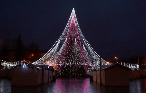 Walk along the night decorated for New Year Vilnius — Stock Photo, Image