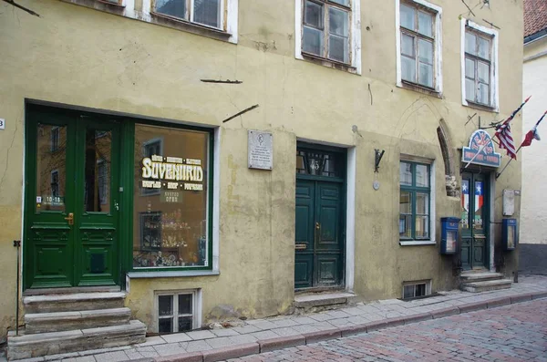 Interesting walk in the historical part of Tallinn — Stock Photo, Image