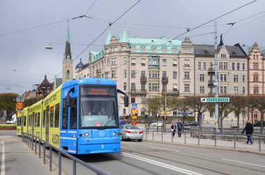 Pazar günü Stockholm 'ün merkezinde bir tramvay