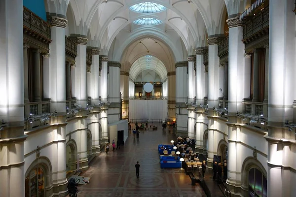 Mei Zondag wandeling in het centrum van Stockholm — Stockfoto