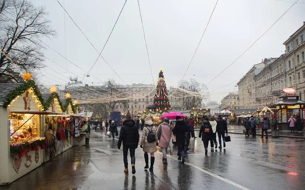 Manezhnaya Meydanı 'ndaki Noel Pazarı