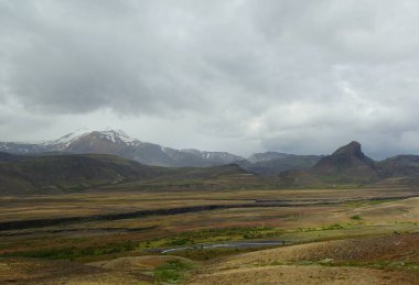 Botnar 'ın Torsmork rotasında İzlanda' da büyüleyici ve ilginç bir yaz yürüyüşü.