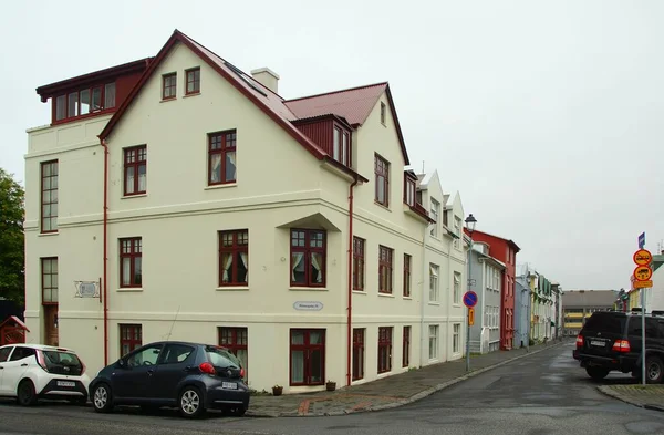 Düstere Sommertage Und Ein Spaziergang Durch Die Ruhigen Straßen Mit — Stockfoto