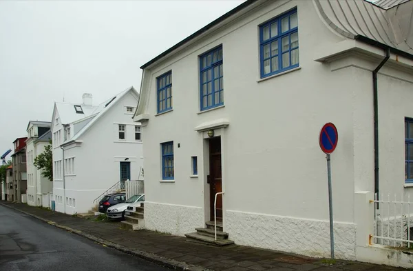 Gloomy Zomerdag Een Wandeling Door Rustige Straten Met Kleine Schattige — Stockfoto