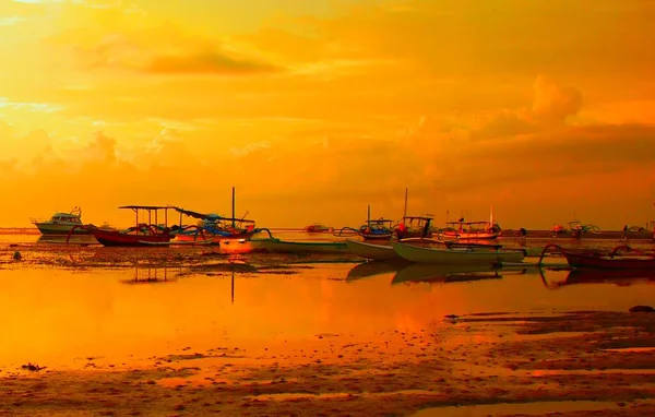 Fantásticamente Hermoso Amanecer Colores Del Amanecer Junto Océano Antiguo Pueblo — Foto de Stock