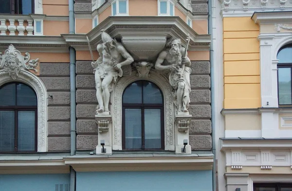 Fragment Façade Immeuble Résidentiel Dans Style Romantisme National Sur Rue — Photo