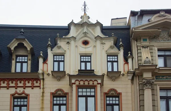 Fragment Fasady Budynku Mieszkalnego Stylu Narodowego Romantyzmu Jednej Centralnych Ulic — Zdjęcie stockowe