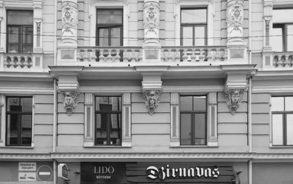 Fragmento Fachada Edificio Residencial Estilo Del Romanticismo Nacional Una Las —  Fotos de Stock