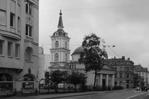 Мрачное Летнее Утро Прогулка Скучным Улицам Центре Города — стоковое фото