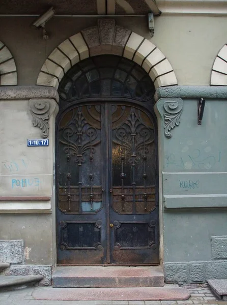 Fragmento Fachada Com Porta Edifício Residencial Estilo Romantismo Nacional Uma — Fotografia de Stock