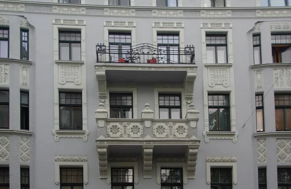 Fragmento Fachada Com Porta Edifício Residencial Estilo Romantismo Nacional Uma — Fotografia de Stock