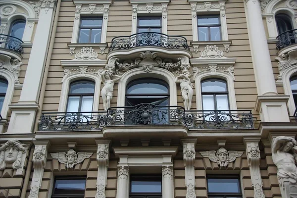 Fragment Façade Immeuble Résidentiel Dans Style Romantisme National Art Nouveau — Photo