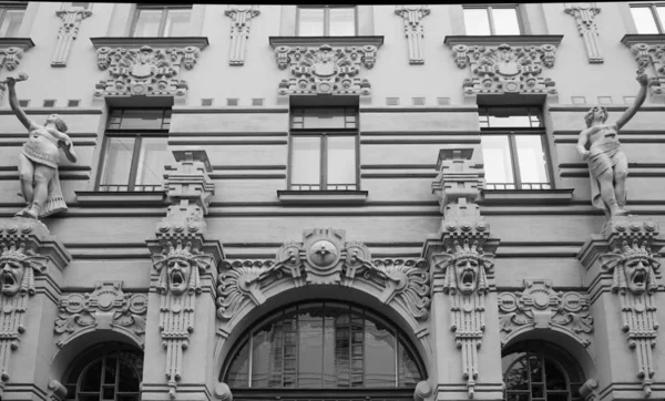 Fragmento Fachada Edificio Residencial Estilo Del Romanticismo Nacional Art Nouveau — Foto de Stock