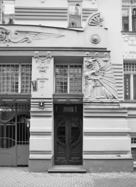 Fragmento Fachada Con Puerta Edificio Residencial Estilo Del Romanticismo Nacional —  Fotos de Stock
