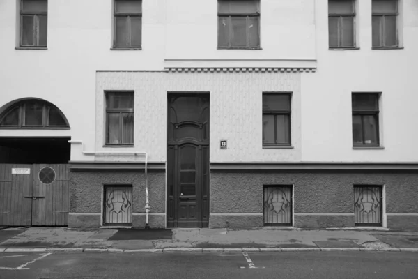 Fragmento Fachada Com Porta Edifício Residencial Estilo Romantismo Nacional Uma — Fotografia de Stock