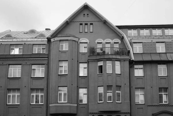 Fragmento Fachada Con Puerta Edificio Residencial Estilo Del Romanticismo Nacional — Foto de Stock