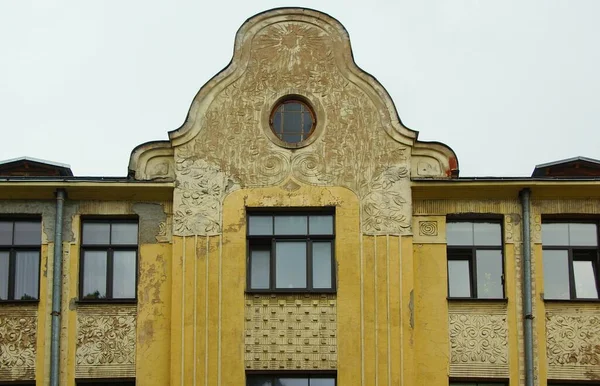 Fragmento Fachada Con Puerta Edificio Residencial Estilo Del Romanticismo Nacional — Foto de Stock