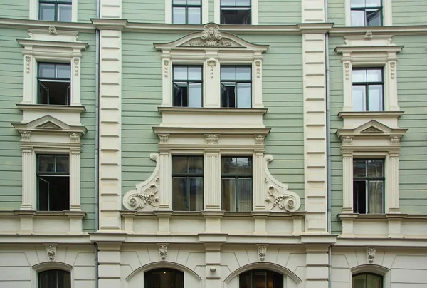 Fragmento Fachada Con Puerta Edificio Residencial Estilo Del Romanticismo Nacional — Foto de Stock