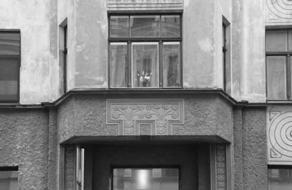 Fragmento Fachada Con Puerta Edificio Residencial Estilo Del Romanticismo Nacional —  Fotos de Stock