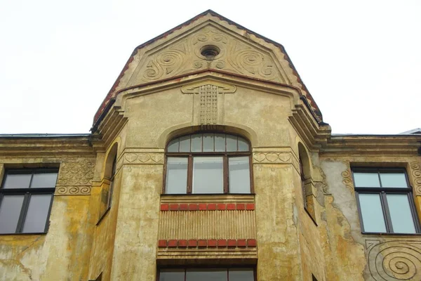 Fragment Din Fațadă Ușa Unei Clădiri Rezidențiale Stilul Romantismului Național — Fotografie, imagine de stoc