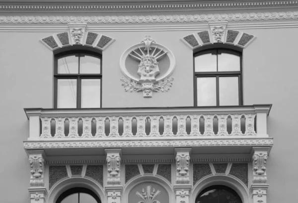 Fragmento Fachada Com Porta Edifício Residencial Estilo Romantismo Nacional Uma — Fotografia de Stock