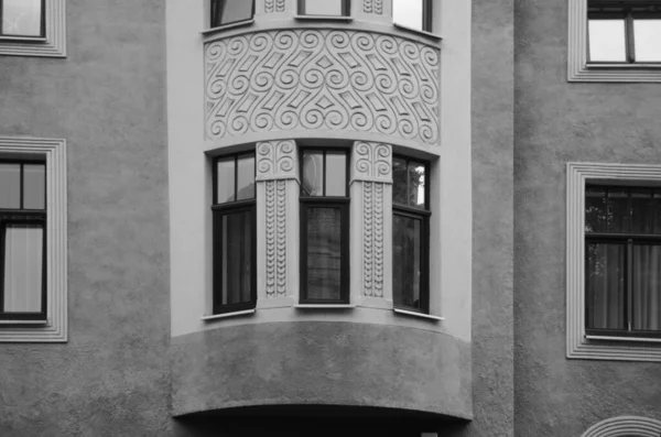 Fragment Façade Avec Porte Immeuble Résidentiel Dans Style Romantisme National — Photo